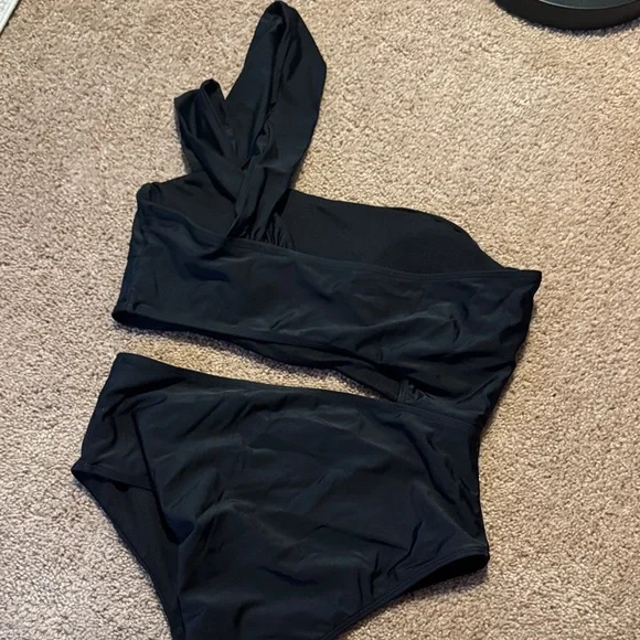 SHEIN Black Asymmetrical One-Piece Swimsuit - Picture 4 of 4